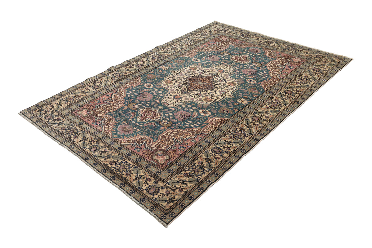 (4'9" x 6'11") Authentic Turkish Oriental Rug