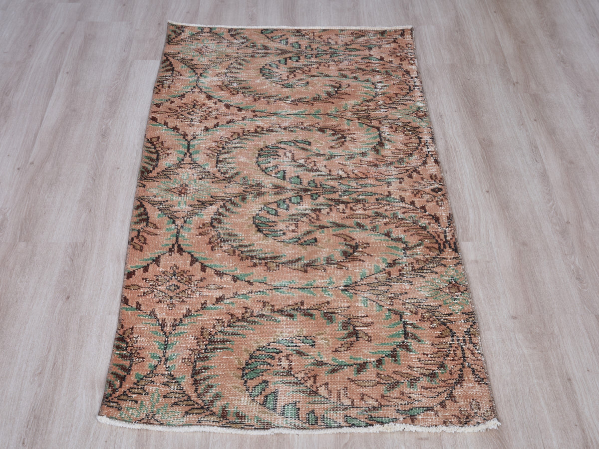 2'7" x 5'10" Handmade Vintage Floral Design Turkish Rug