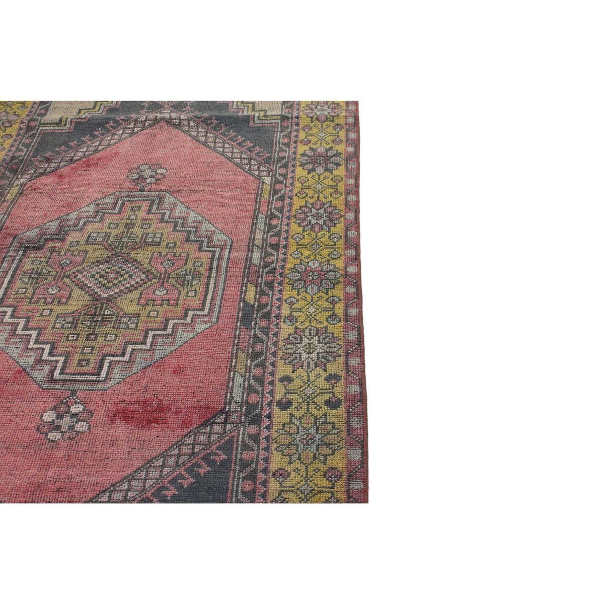 Strazdi - (3'9'' x 7'5'') Vintage Turkish Rug