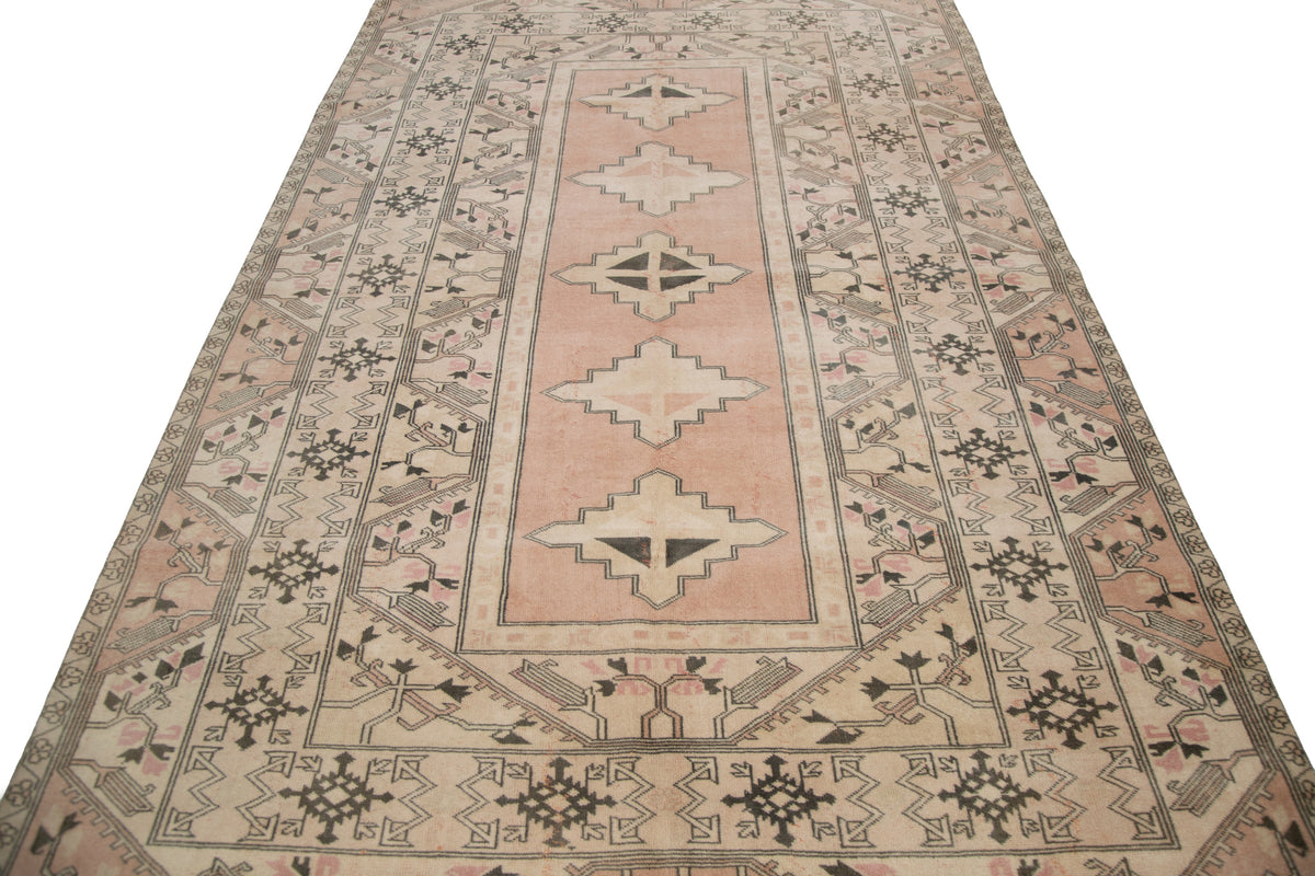 Pertanian - (6'3'' x 10'1'') Vintage Turkish Rug