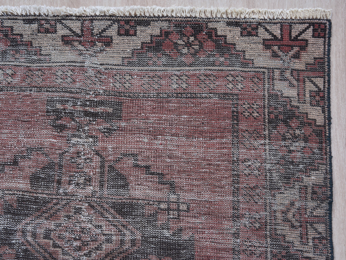 3'5" x 6'4" Handmade Vintage Persian Style Rug