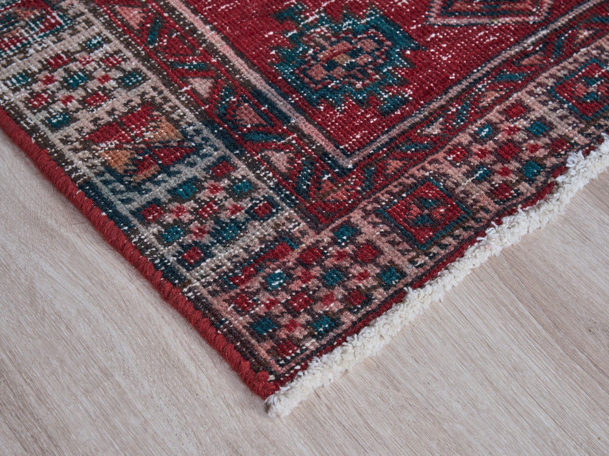 2'9" x 6'5" Vintage Persian Style Red Rug