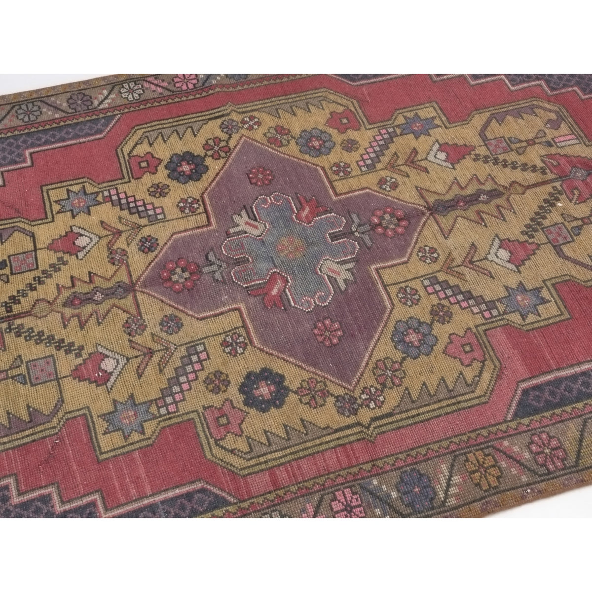 Subia - (4'3'' x 8'10'') Vintage Turkish Rug