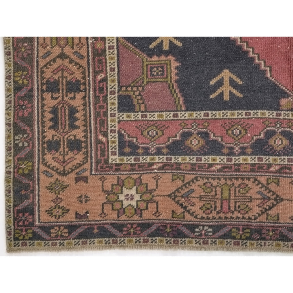 Fremant - (4'3'' x 7'10'') Vintage Turkish Rug