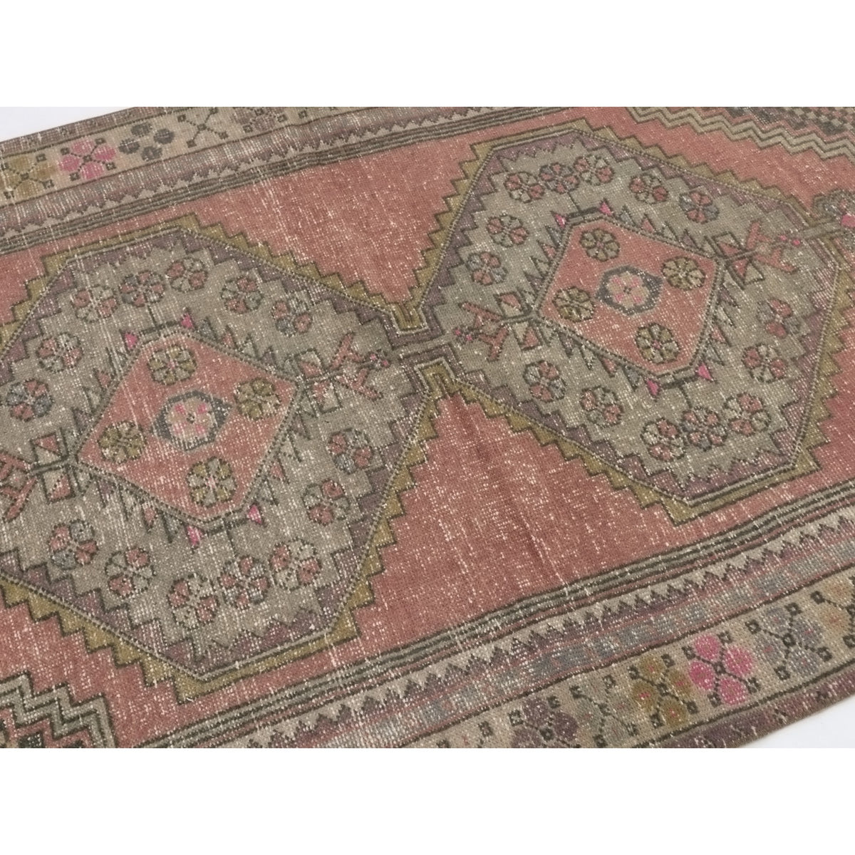 Yokine - (4'3'' x 8'2'') Vintage Turkish Rug