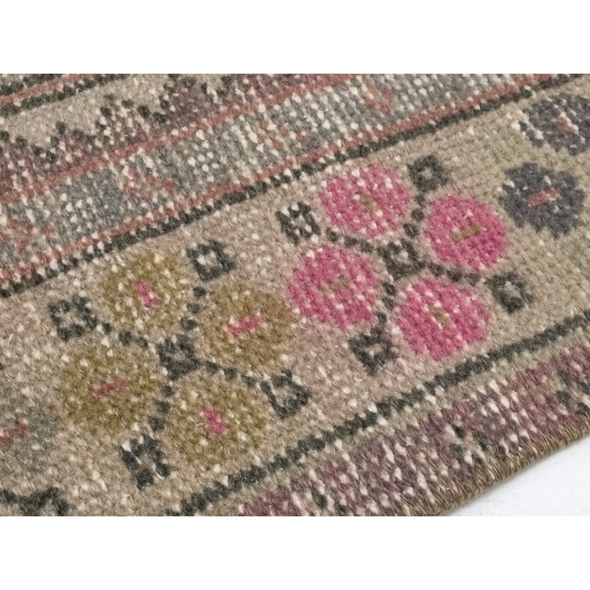 Yokine - (4'3'' x 8'2'') Vintage Turkish Rug