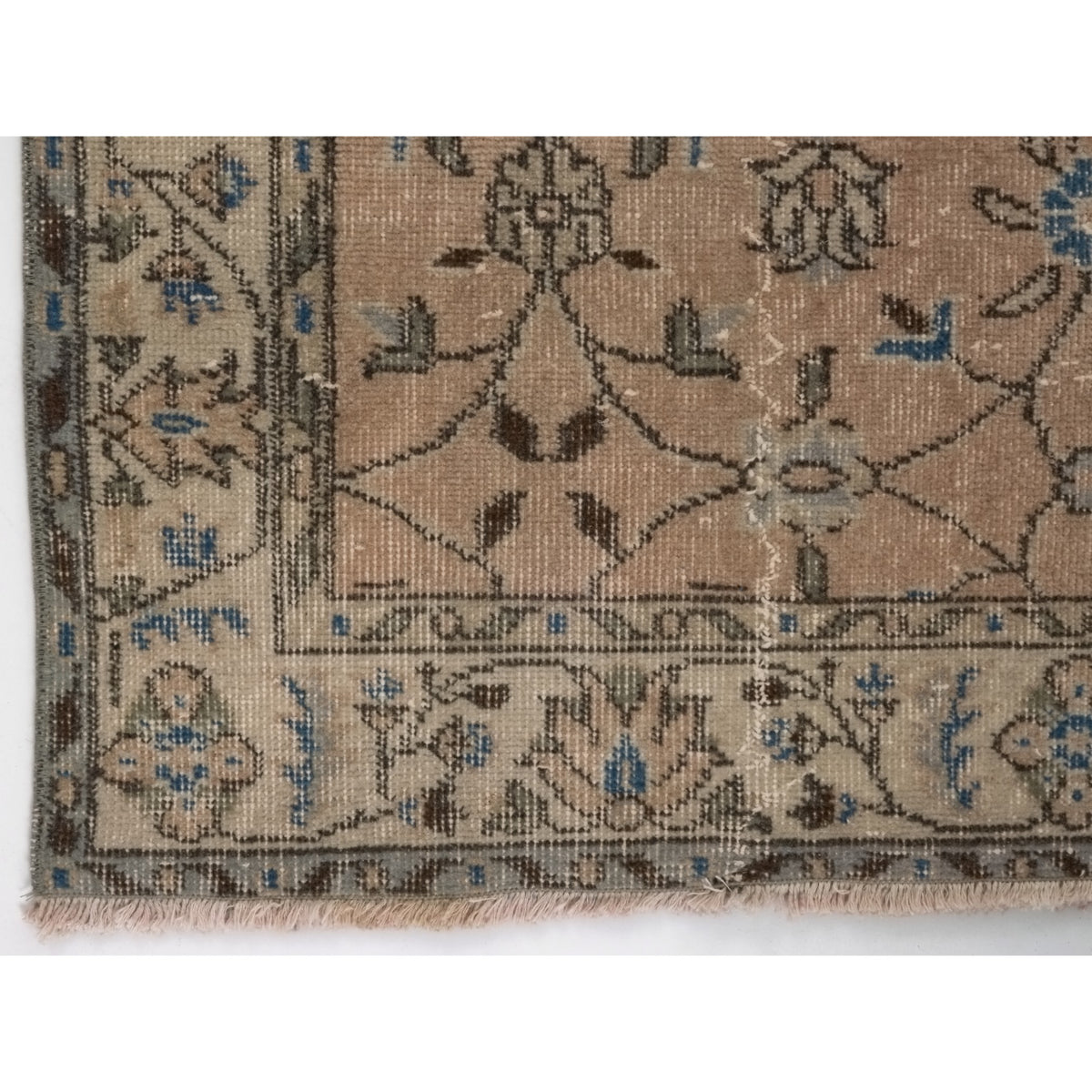 Levade - (3'8'' x 6'10'') Vintage Turkish Rug