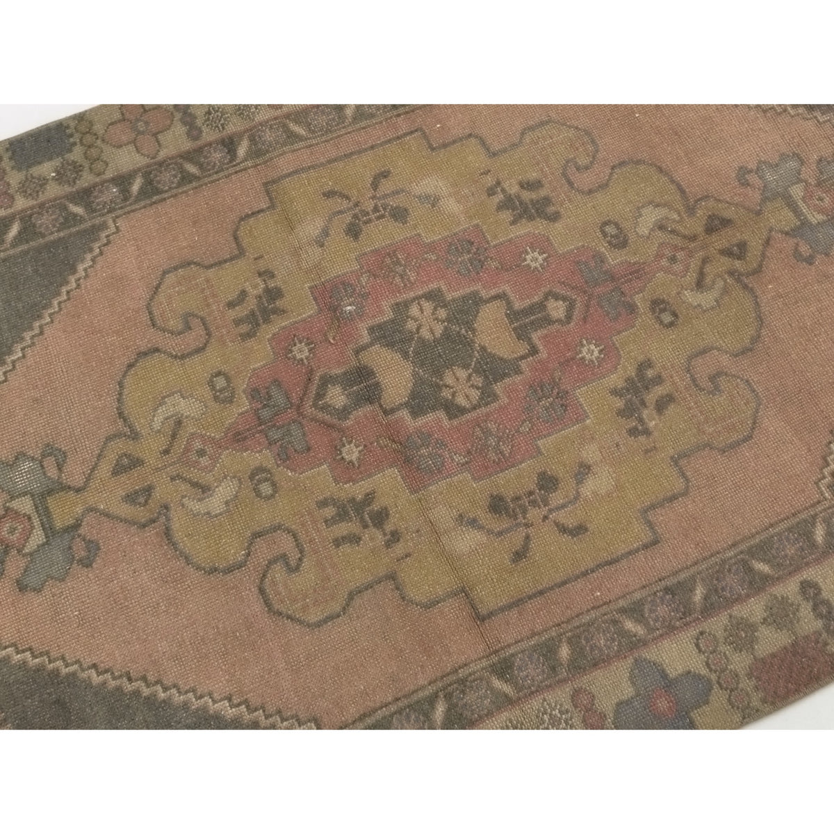 Esteria - (3'11'' x 8') Vintage Turkish Rug