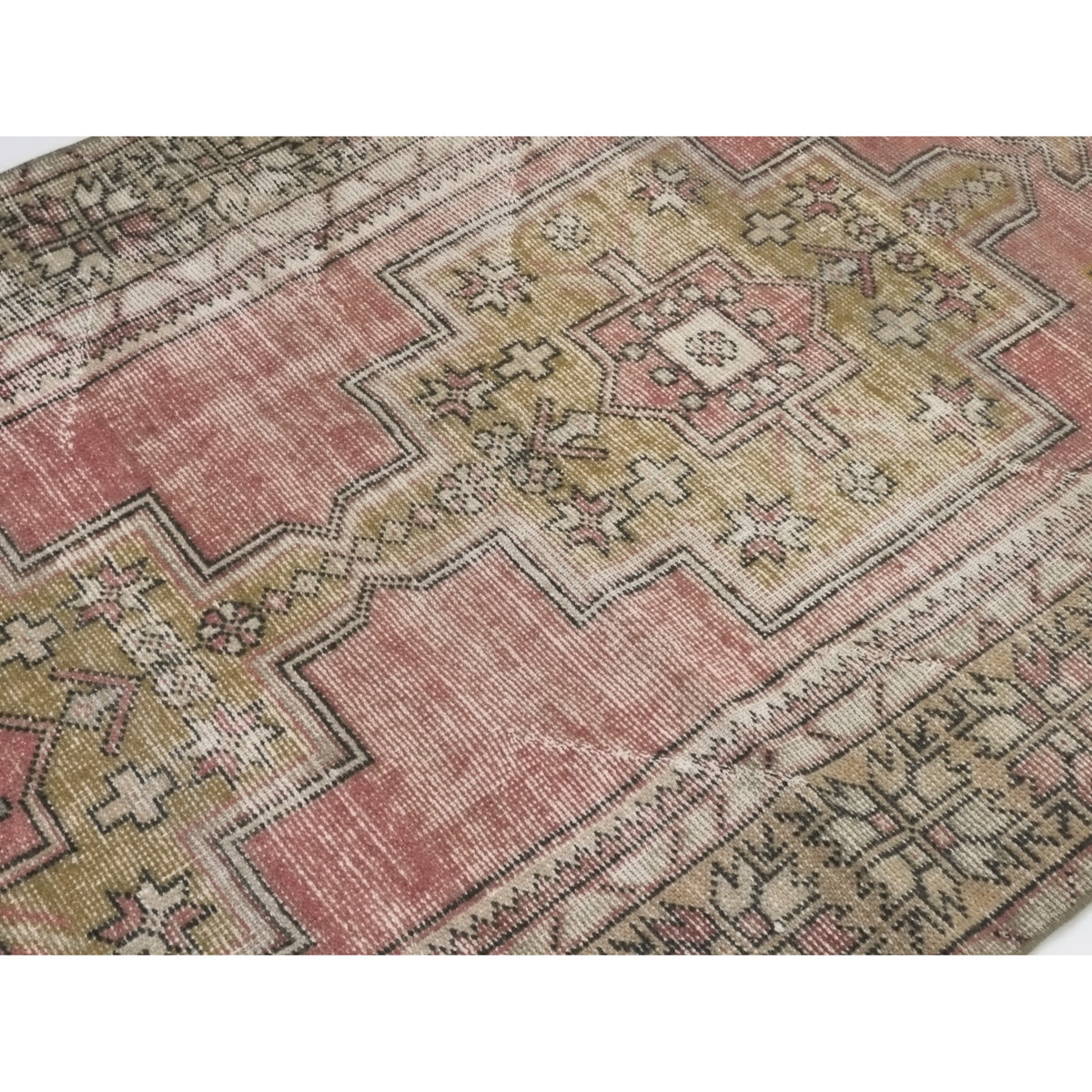 Gramado - (4'1'' x 8'8'') Vintage Turkish Rug