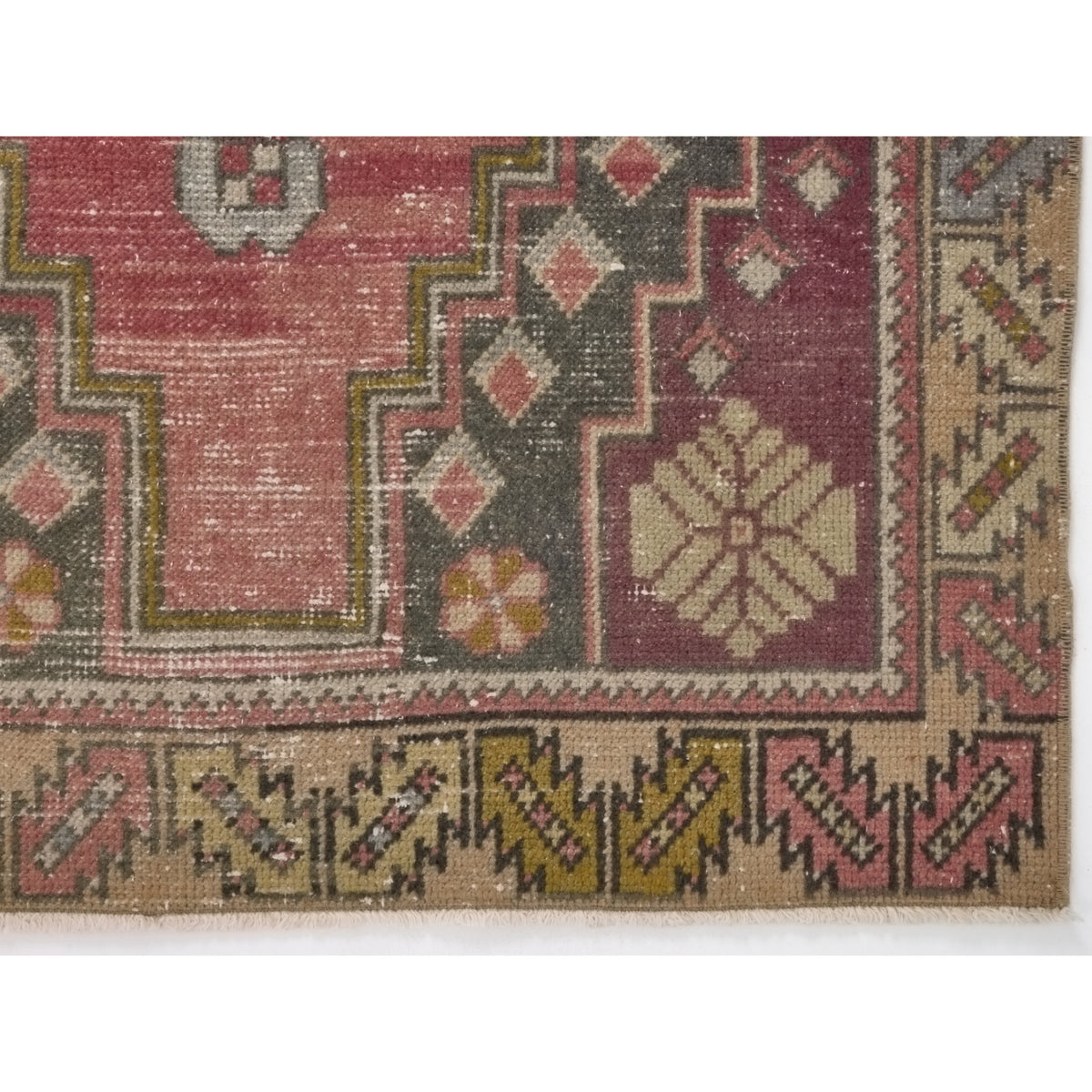 Husynne - (3'4'' x 5'11'') Vintage Turkish Rug