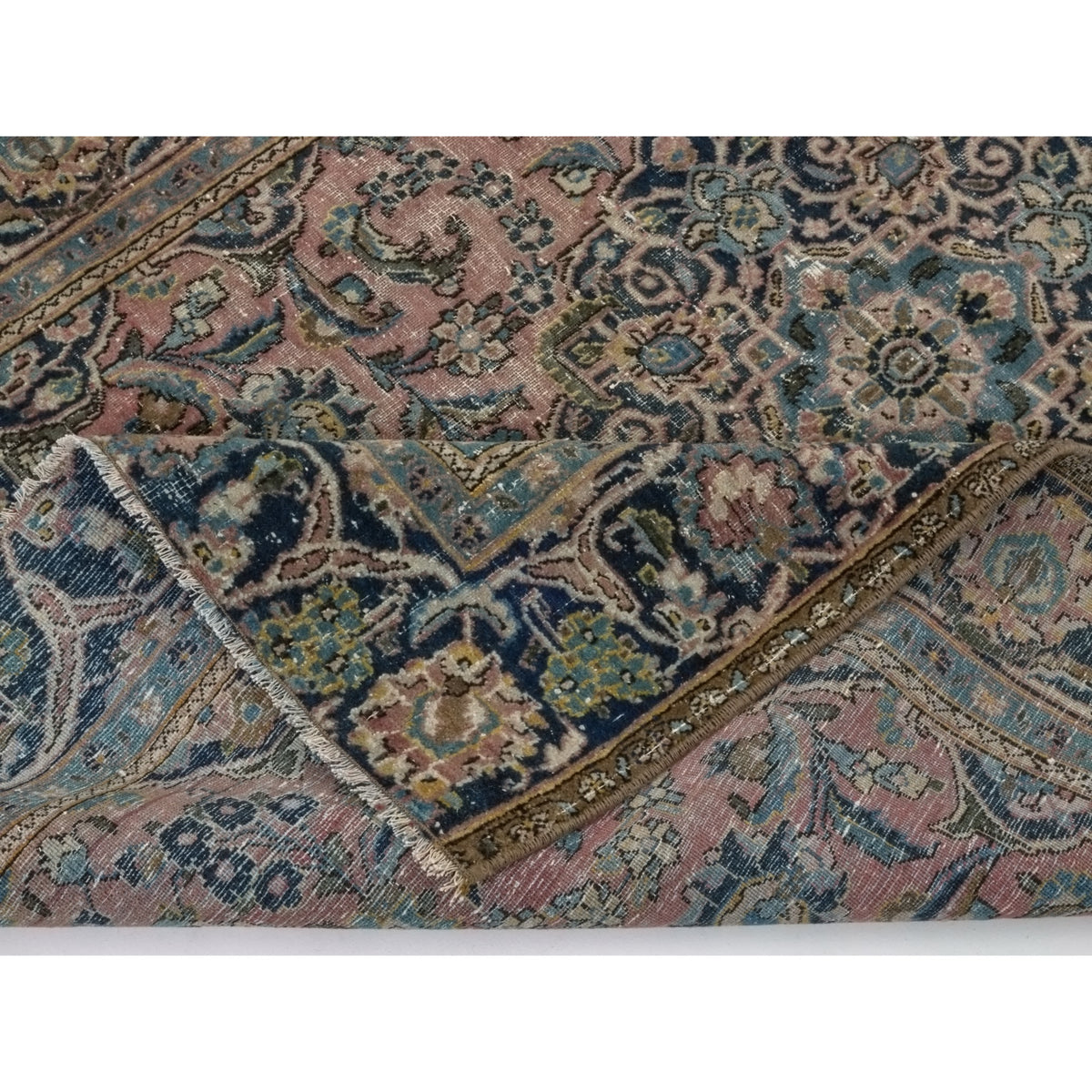 Fenua - (4'1'' x 6') Vintage Turkish Rug