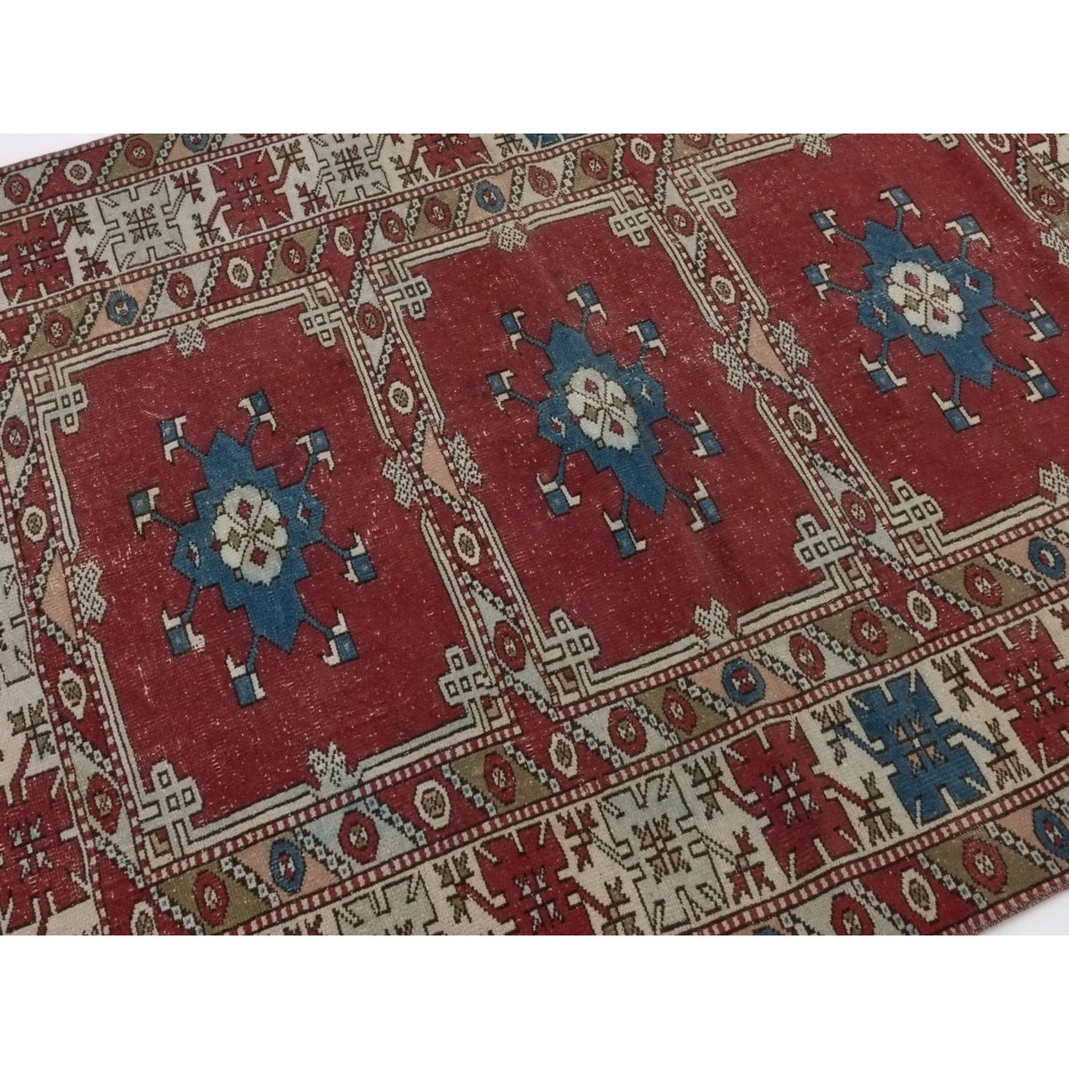 Kakrina - (4'7'' x 5'11'') Vintage Turkish Rug