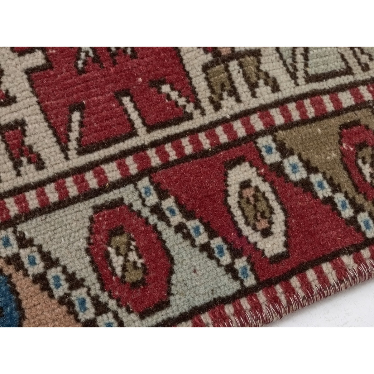 Kakrina - (4'7'' x 5'11'') Vintage Turkish Rug