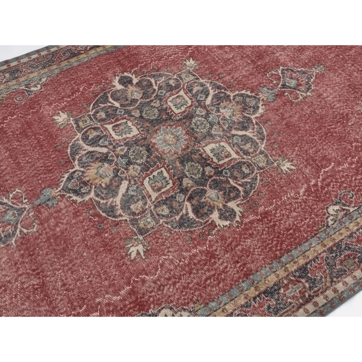 Hinai - (6'9'' x 11') Vintage Turkish Rug