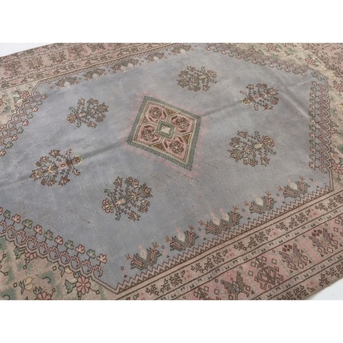 Tampine - (6'11'' x 9'8'') Vintage Turkish Rug