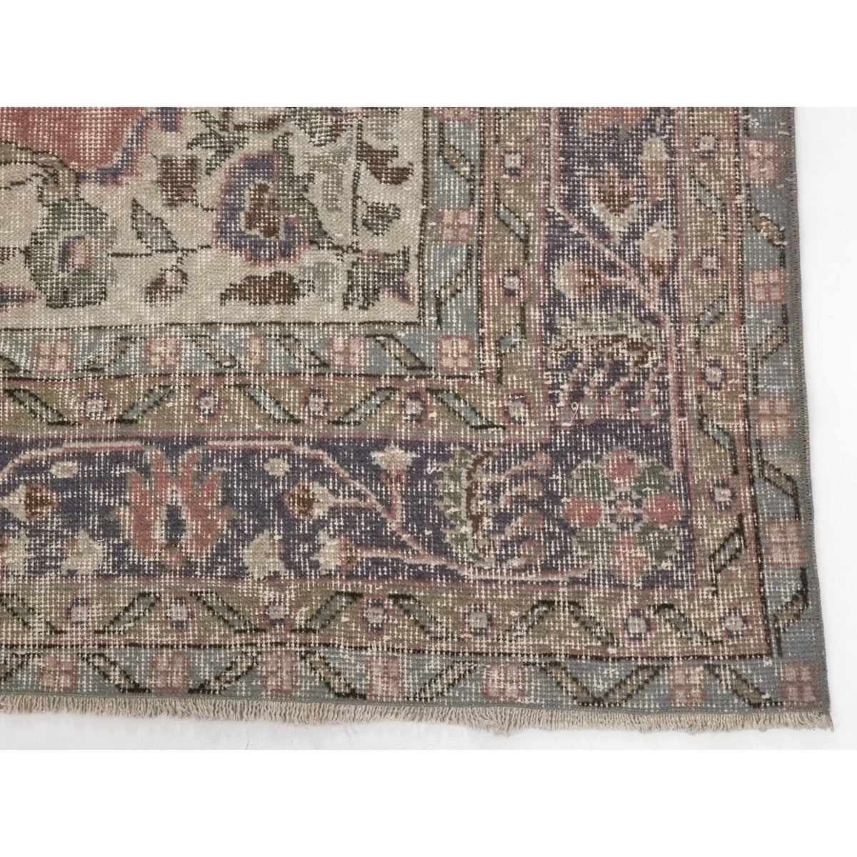 Boonlai - (6'11'' x 10'8'') Vintage Turkish Rug