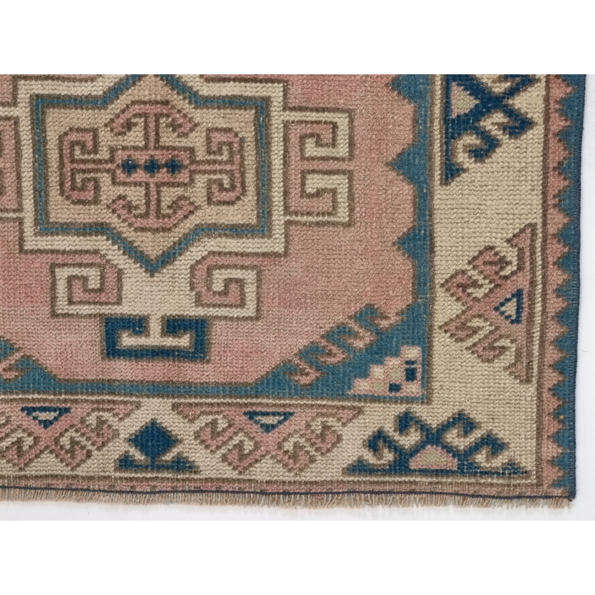 Leushen - (2'9'' x 5'1'') Vintage Turkish Rug