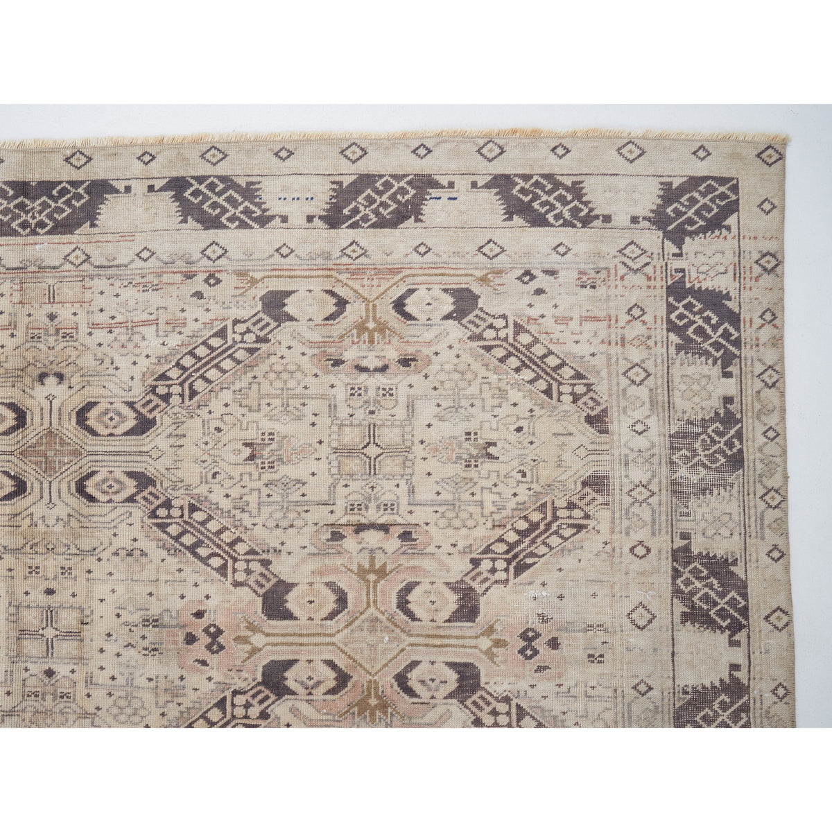 Datalin - (6'1'' x 9') Vintage Turkish Rug