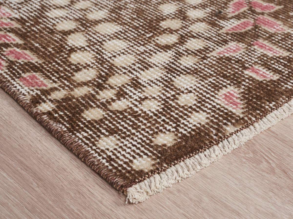 5'5" x 8'11" Brown Pink Vintage Turkish Rug