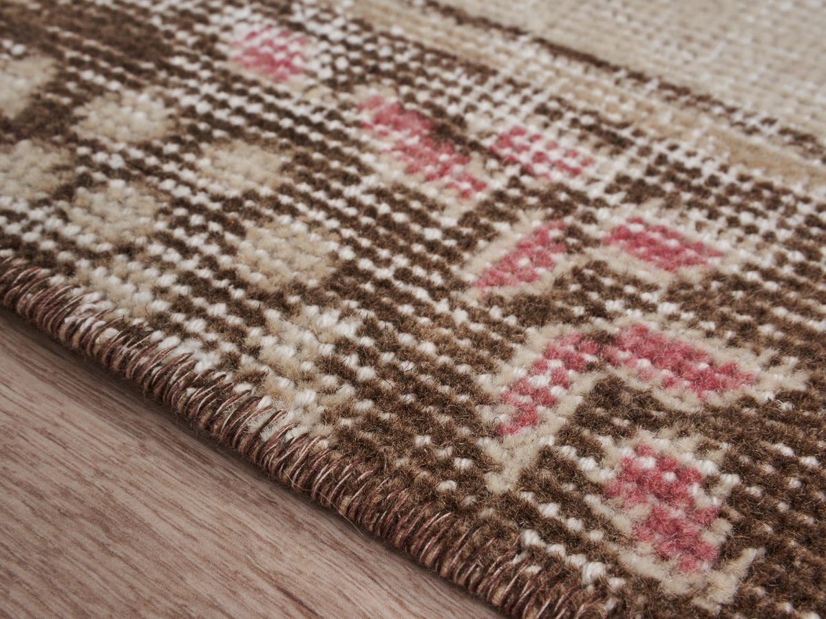 5'5" x 8'11" Brown Pink Vintage Turkish Rug