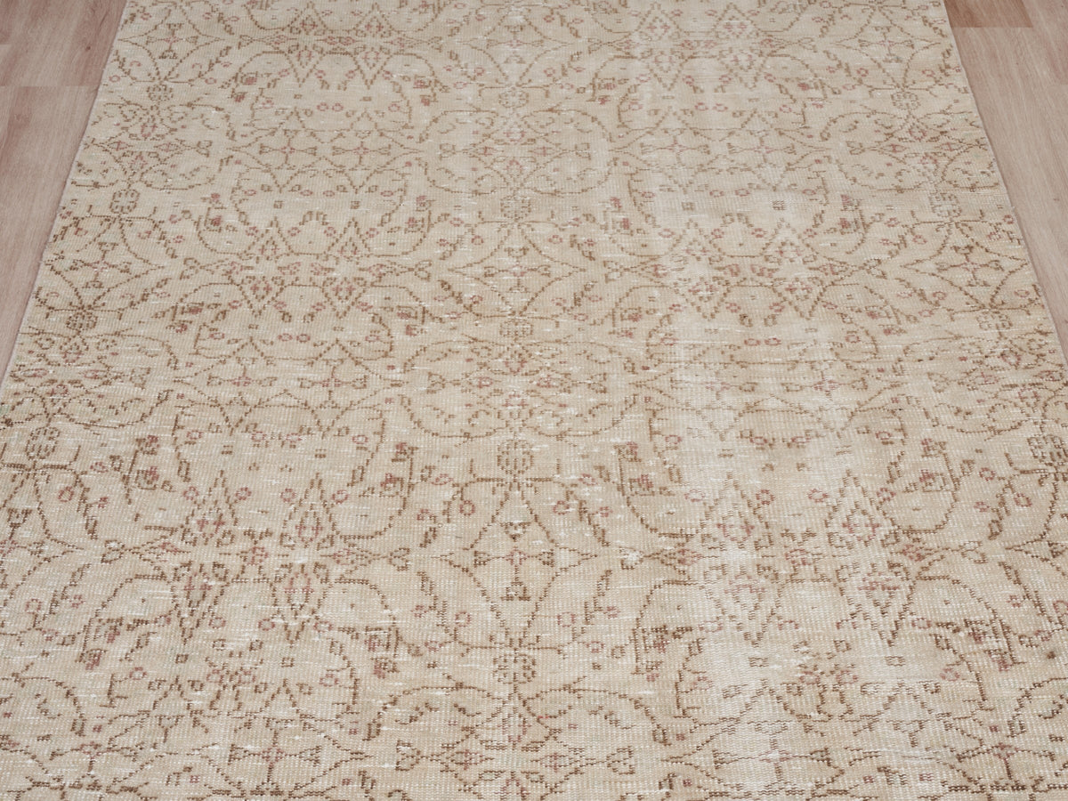 5'2" x 8'10" Neutral Vintage Area Rug