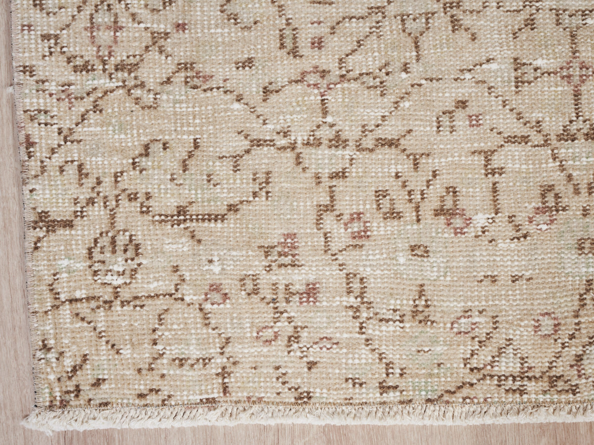 5'2" x 8'10" Neutral Vintage Area Rug