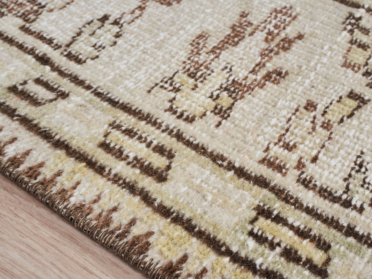 5'9" x 8'11" Neutral Vintage Area Rug