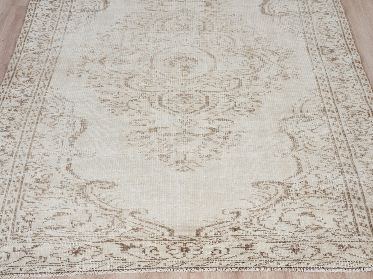 5'5" x 8'9" Beige Vintage Turkish Area Rug