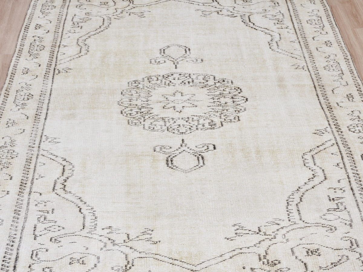 5'3" x 9'3" Beige Vinage Turkish Area Rug