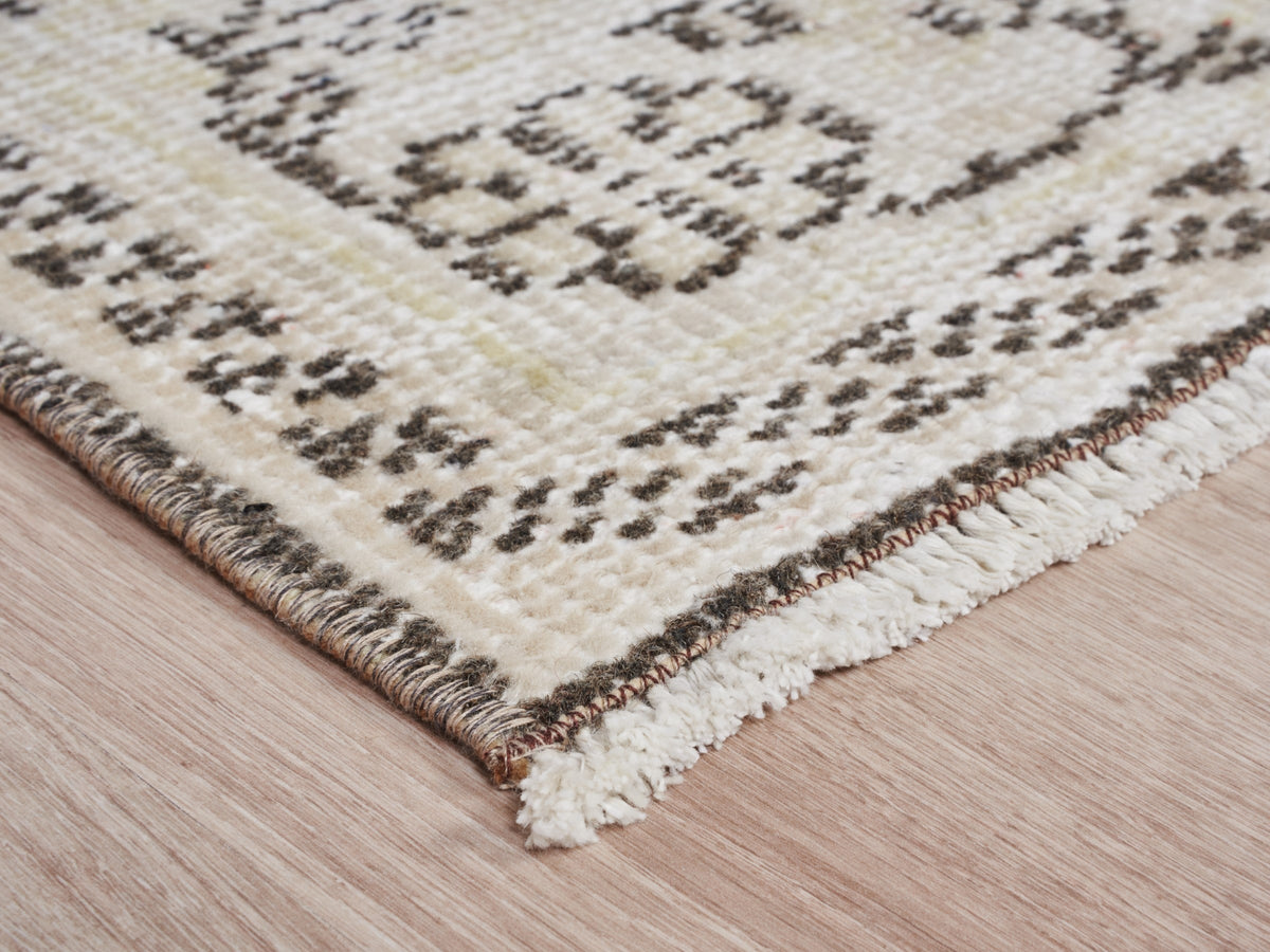 5'3" x 9'3" Beige Vinage Turkish Area Rug