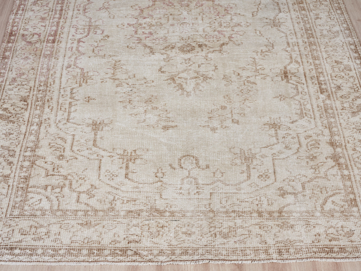 6'1" x 10' Beige Vintage Turkish Rug