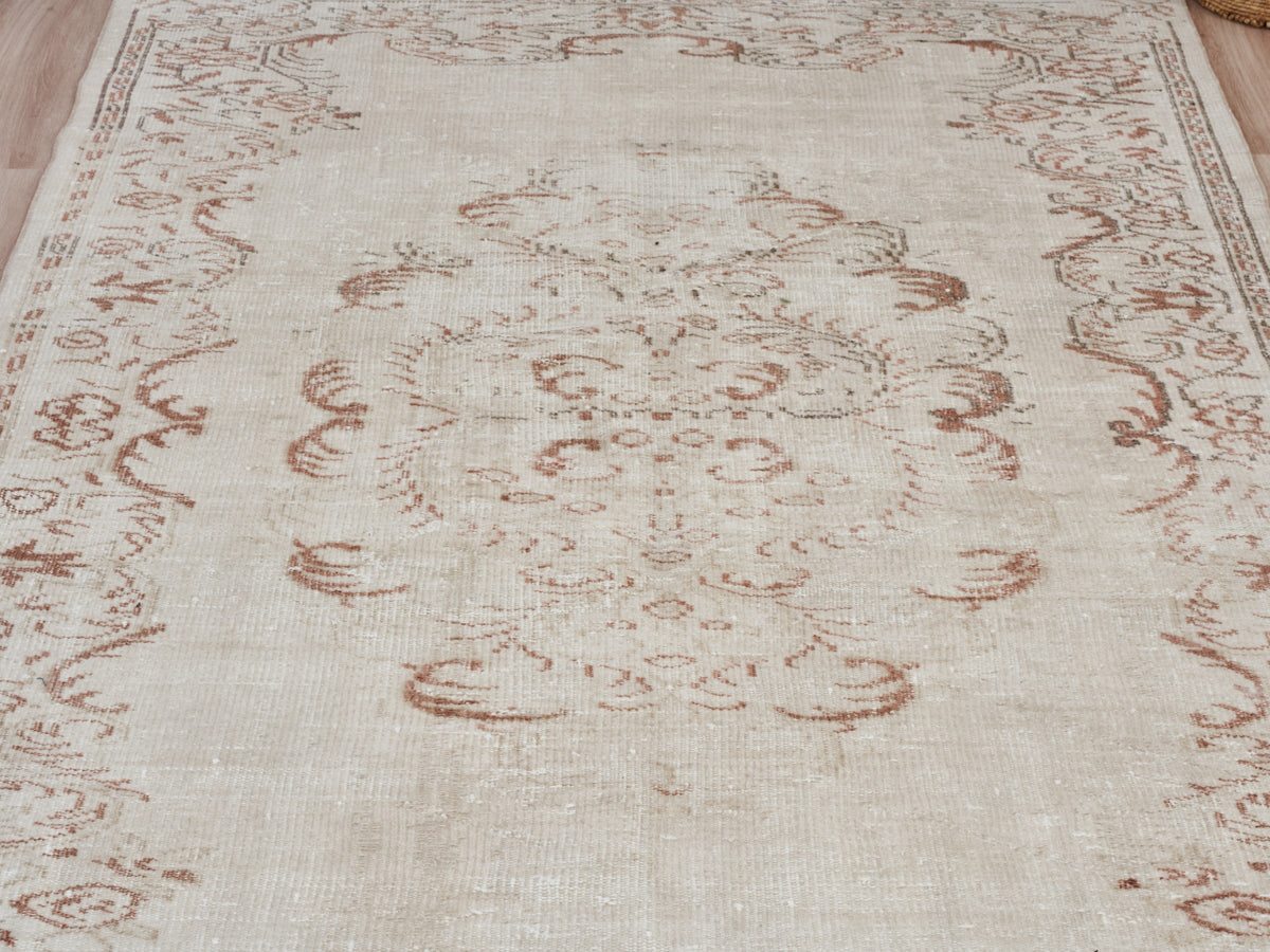 5'9" x 9'5" Beige Vintage Turkish Area Rug