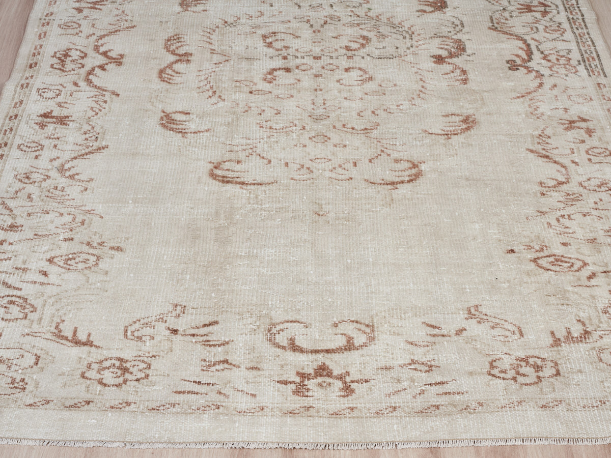 5'9" x 9'5" Beige Vintage Turkish Area Rug