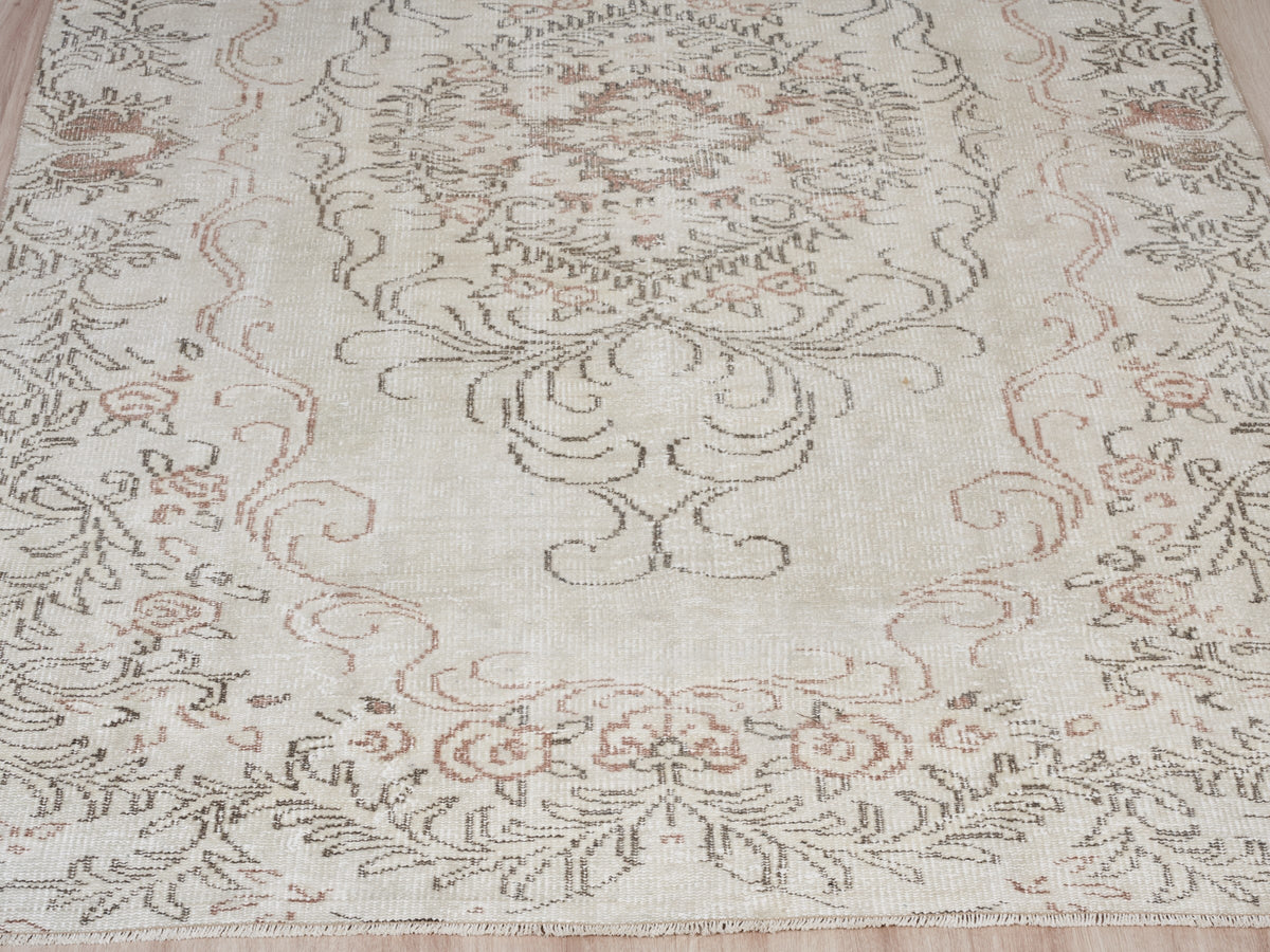 5'7" x 9'7" Beige Vintage Turkish Area Rug