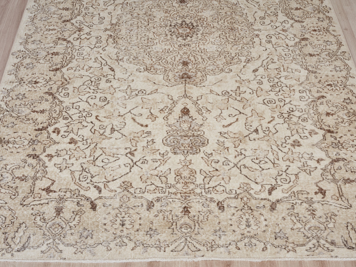 5'10" x 9'7" Neutral Vintage Turkish Rug