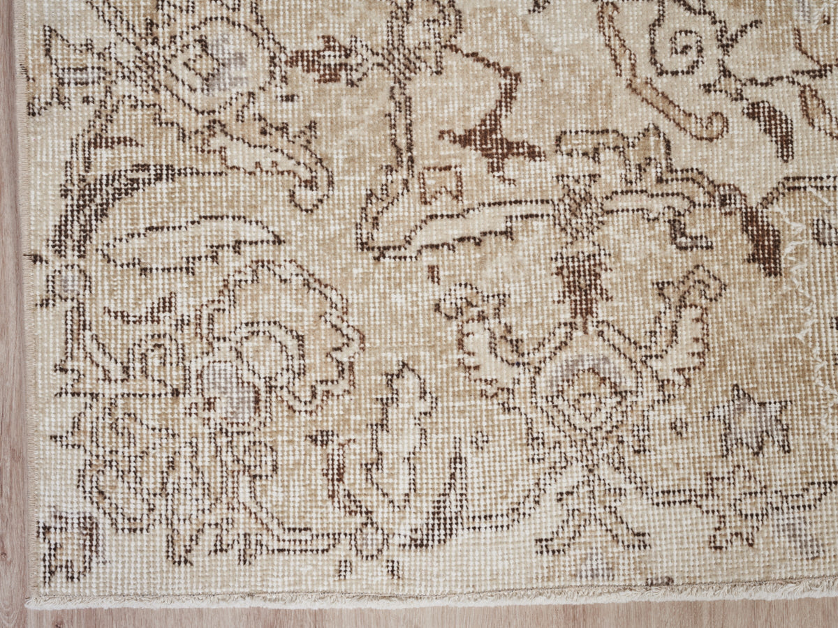 5'10" x 9'7" Neutral Vintage Turkish Rug