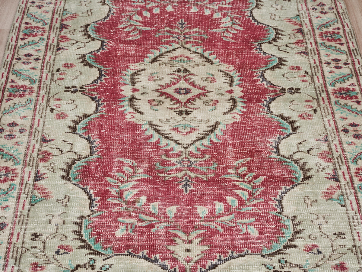 5'1" x 8'11" Red Green Beige Vintage Rug