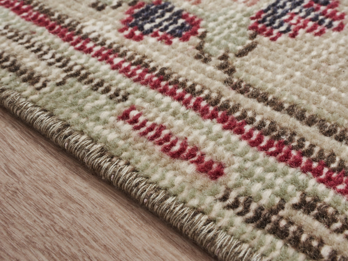 5'1" x 8'11" Red Green Beige Vintage Rug