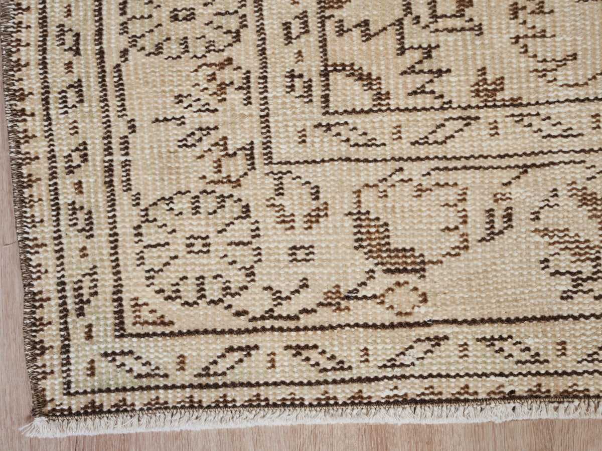 4'11" x 8'6" Beige Vintage Turkish Scatter Rug