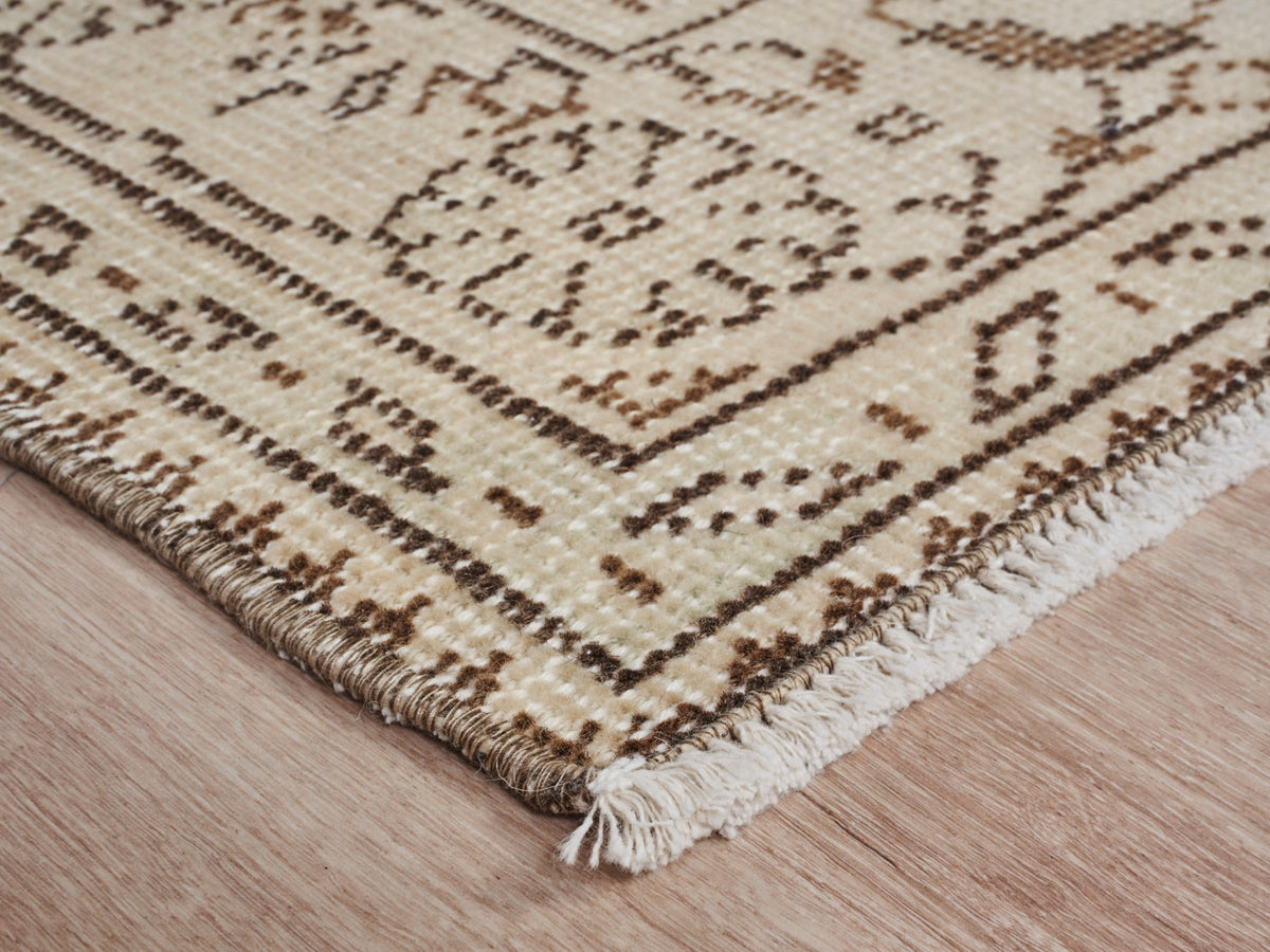 4'11" x 8'6" Beige Vintage Turkish Scatter Rug