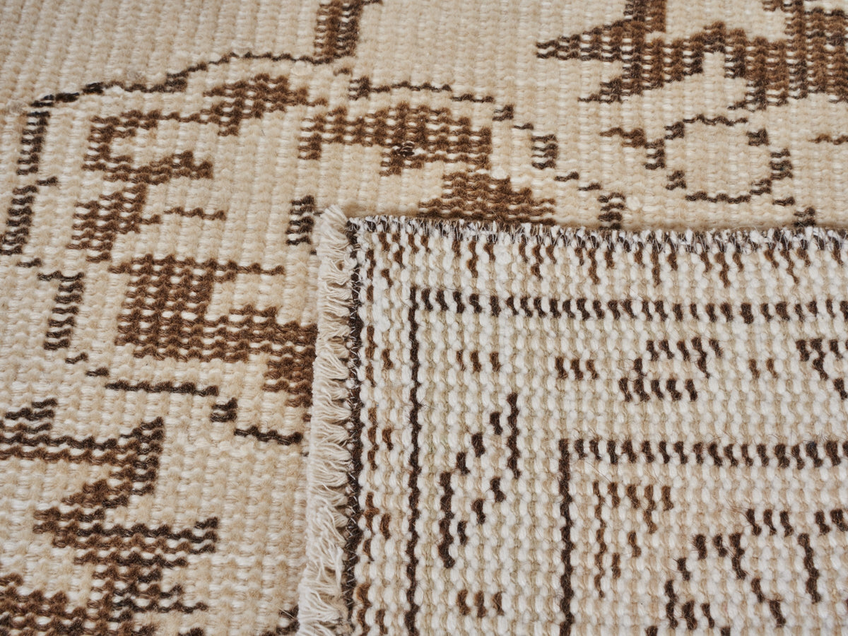 4'11" x 8'6" Beige Vintage Turkish Scatter Rug