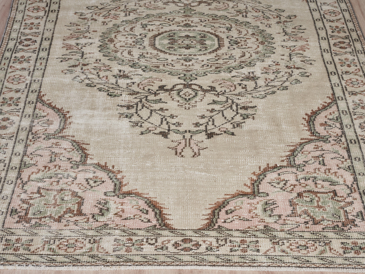 5'6" x 8'7" Neutral Vintage Turkish Rug