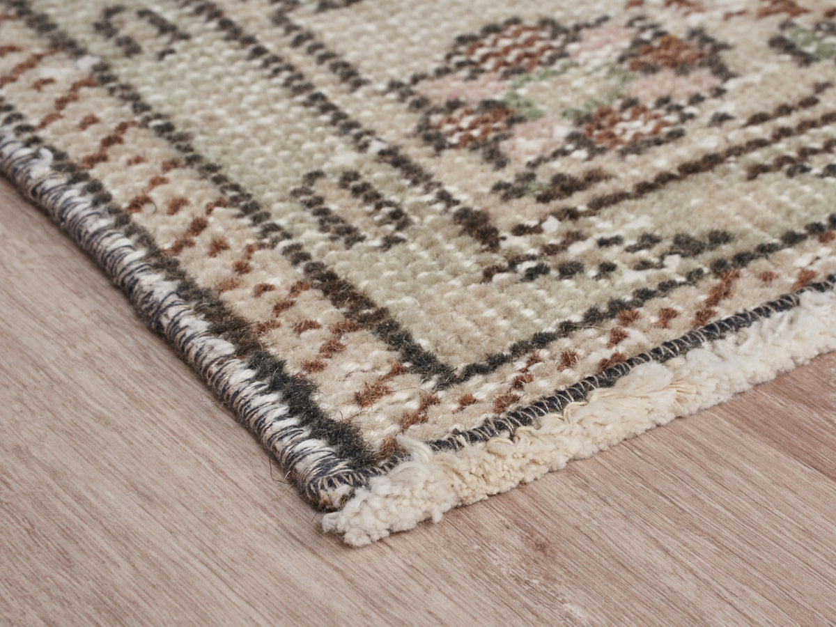 5'6" x 8'7" Neutral Vintage Turkish Rug