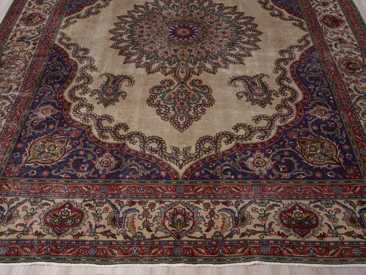 9'9" x 12'10" Handmade Oriental Persian Style Rug