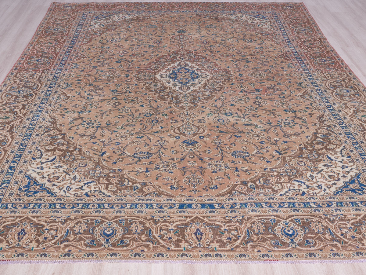 8'8" x 12'5" Handwoven Oriental Persian Style Rug