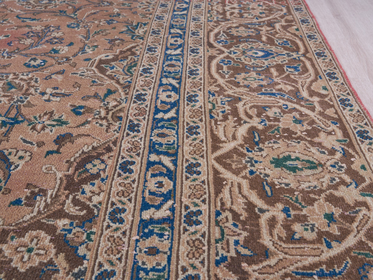 8'8" x 12'5" Handwoven Oriental Persian Style Rug