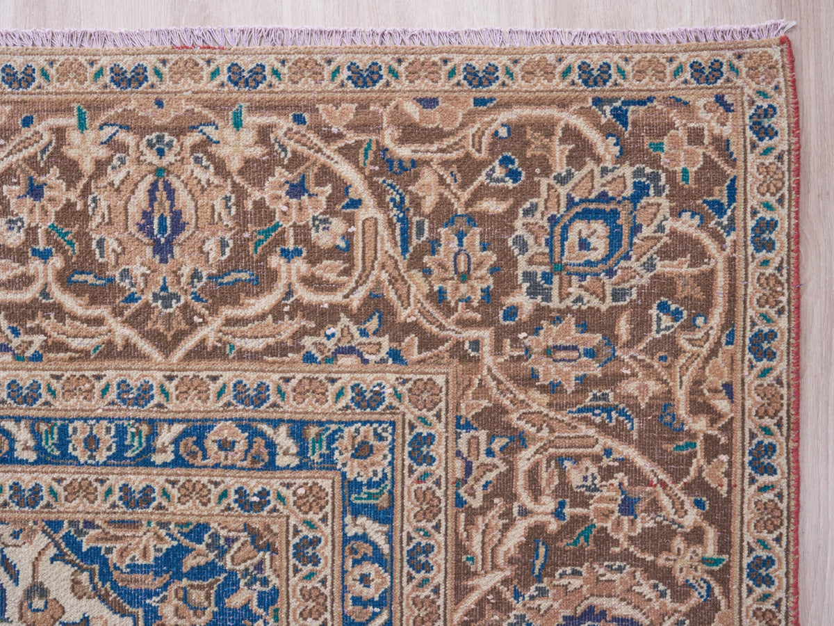 8'8" x 12'5" Handwoven Oriental Persian Style Rug