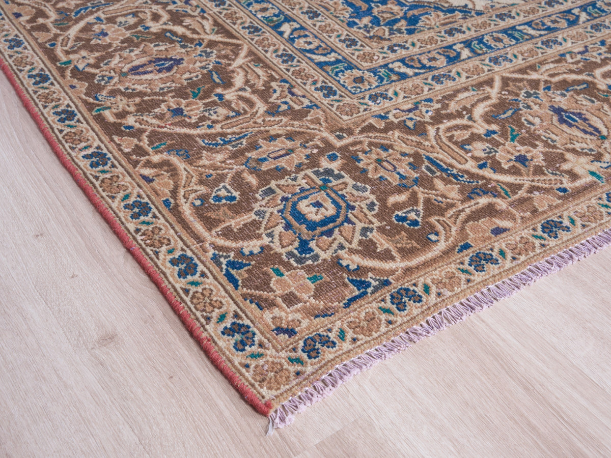 8'8" x 12'5" Handwoven Oriental Persian Style Rug