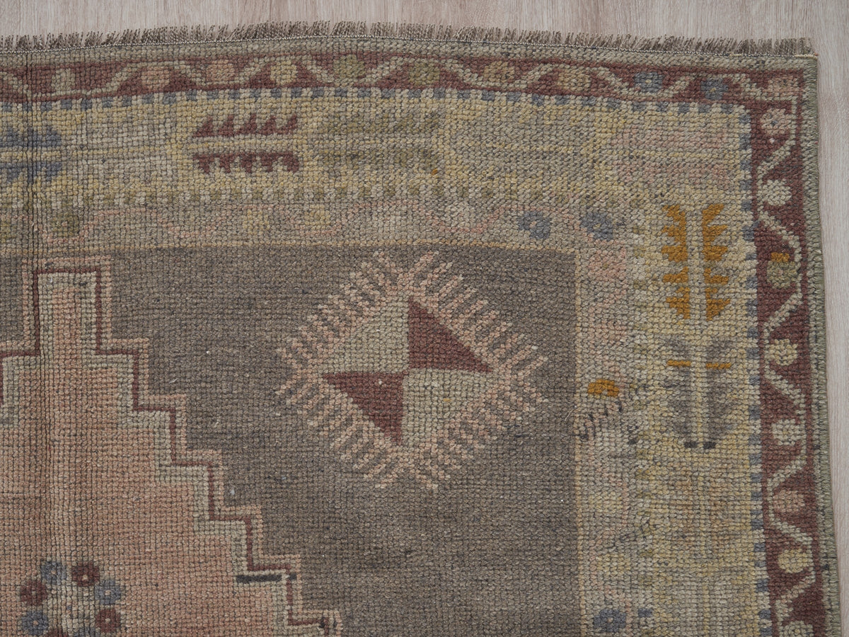 3'10" x 6'11" Neutral Vintage Turkish Gallery Rug