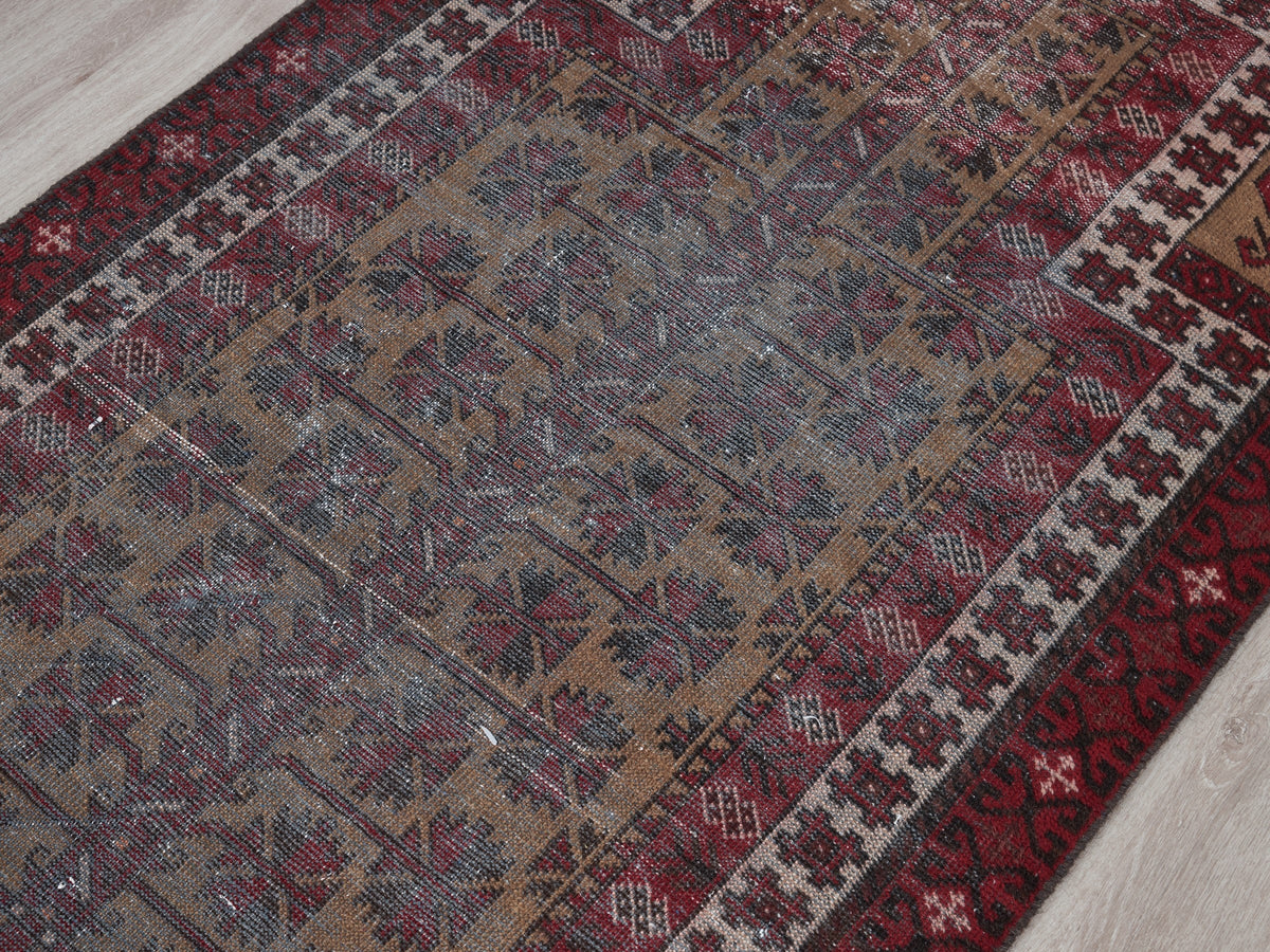 2'9" x 3'9" Vintage Small Persian Style Rug